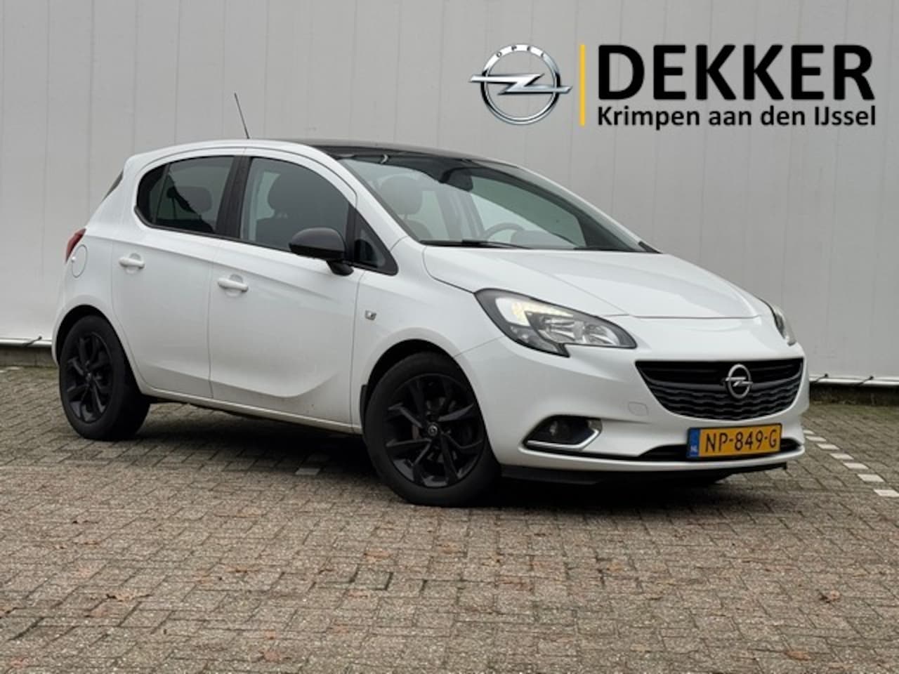 Opel Corsa - 1.4 Color Edition met Navigatie via CarPlay, Stoel/Stuurverwarming, Dealer Onderhouden! - AutoWereld.nl