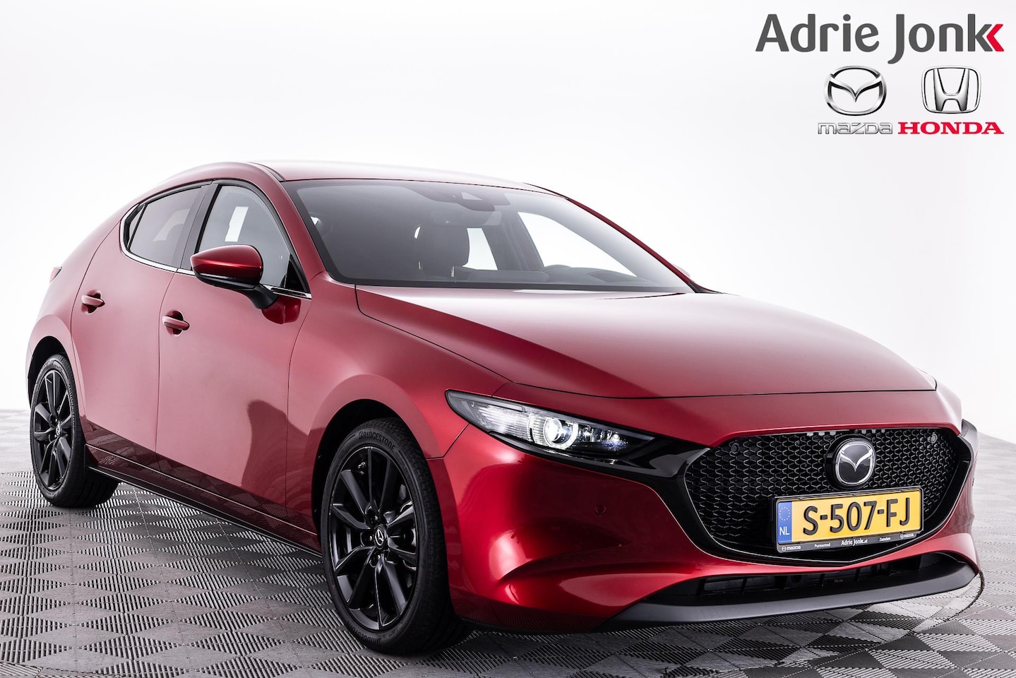 Mazda 3 - 2.0 e-SkyActiv-X M Hybrid 186 Luxury LEDER | Bose AUDIO | HEAD-UP DISPLAY | CAMERA | Bijna - AutoWereld.nl