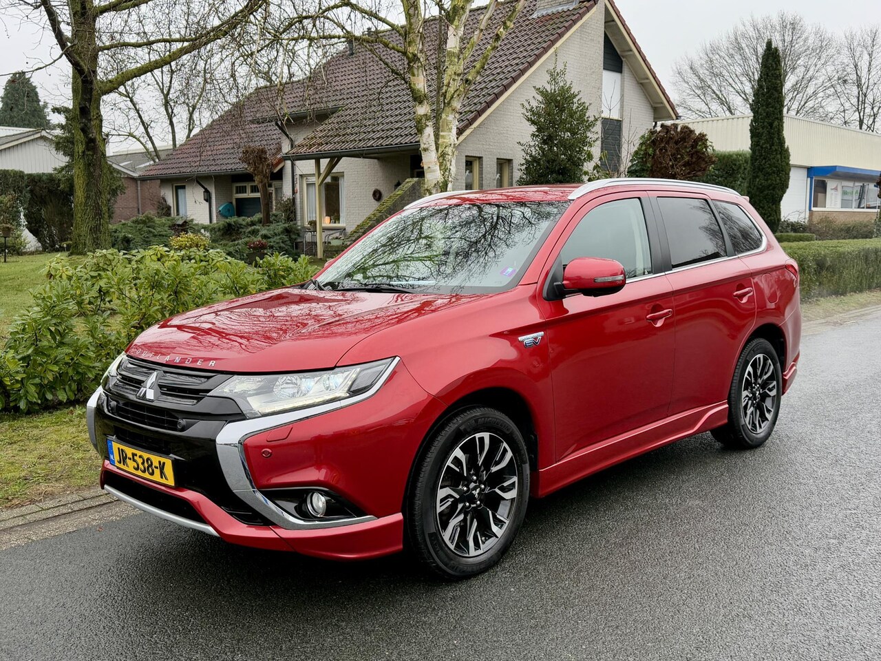 Mitsubishi Outlander - 2.0 PHEV instyle 203PK Leder•Trekhaak•Navi - AutoWereld.nl