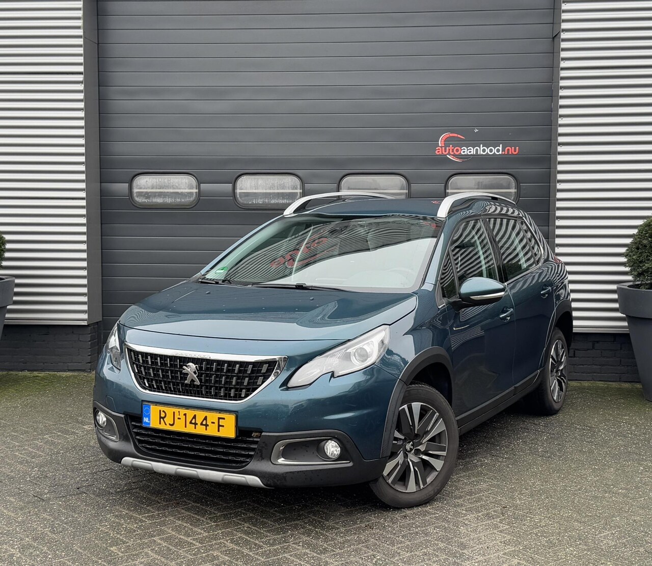 Peugeot 2008 - 1.6 BlueHDi Allure | Navigatie | Carplay | Lichtmetalen Velgen | Climate Control | DAB | - AutoWereld.nl