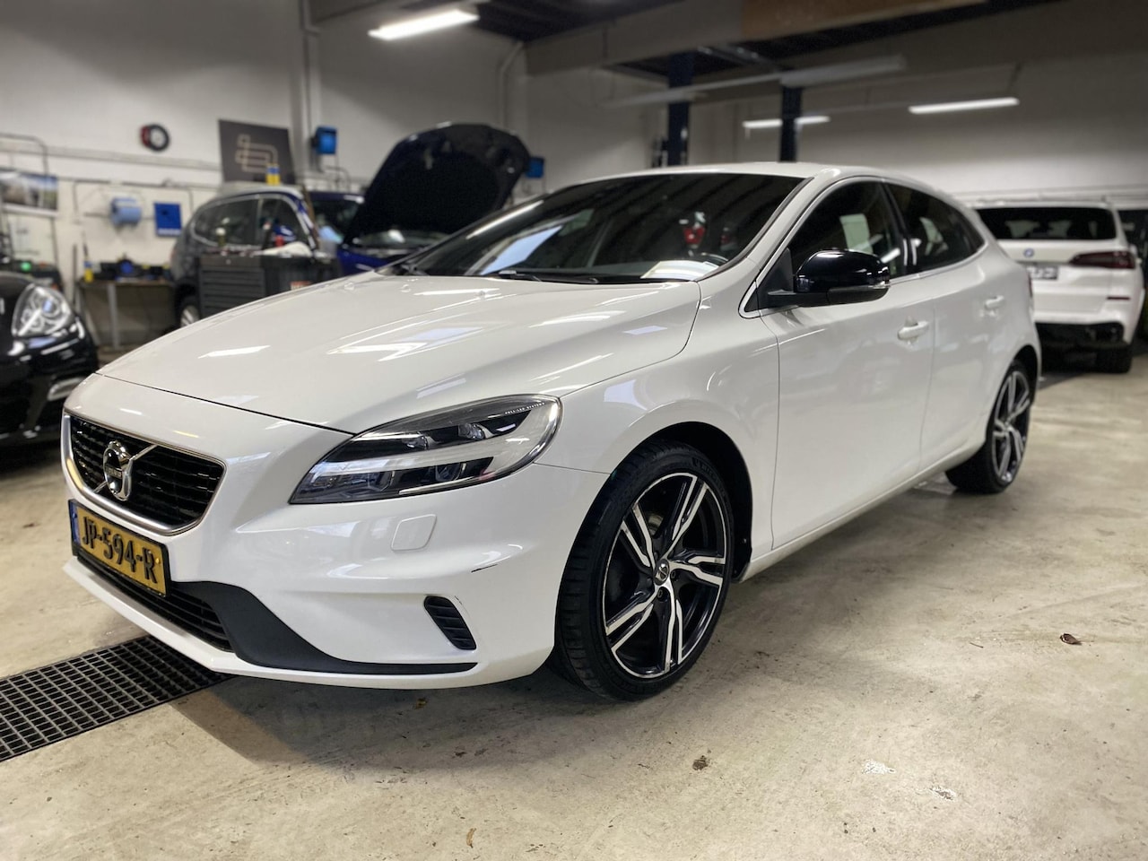 Volvo V40 - 2.0 D2 R-Design 2.0 D2 R-Design 130PK - AutoWereld.nl