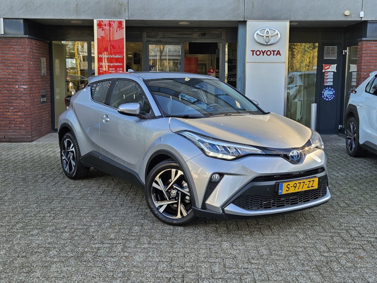 Toyota C-HR - 1.8 Hybrid Dynamic NLauto BSM Sens v+a Nav&Carplay etc - AutoWereld.nl