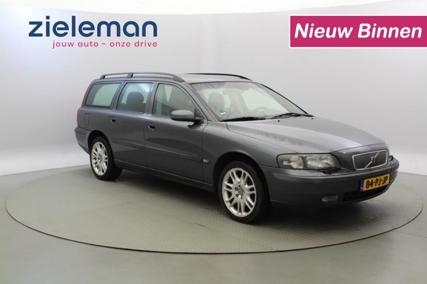 Volvo V70 - 2.4 D5 Automaat - Leer, Nieuwe APK - AutoWereld.nl