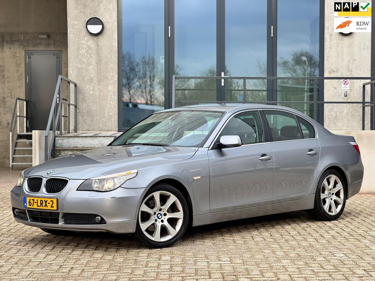 BMW 5-serie - 520i/YOUNGTIMER/6BAK/NAVI/LEDER/XENON - AutoWereld.nl