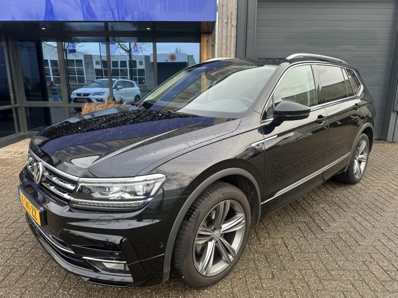 Volkswagen Tiguan Allspace - 1.5 TSI HL Bus R 7p. Leer / Pano - AutoWereld.nl