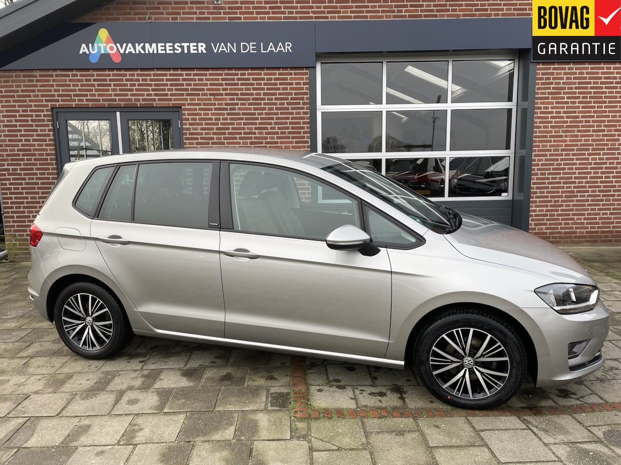 Volkswagen Golf Sportsvan - 1.2 TSI ALLSTAR 110pk 4 cilinder motor ( Navigatie, Trekhaak, Adaptive Cruise control, PDC - AutoWereld.nl