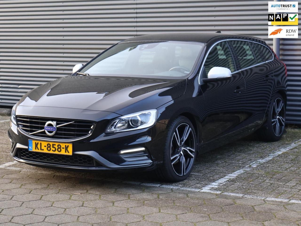 Volvo V60 - 2.0 T3 Summum|1ste Eigenaar|Dealer Onderhouden| - AutoWereld.nl