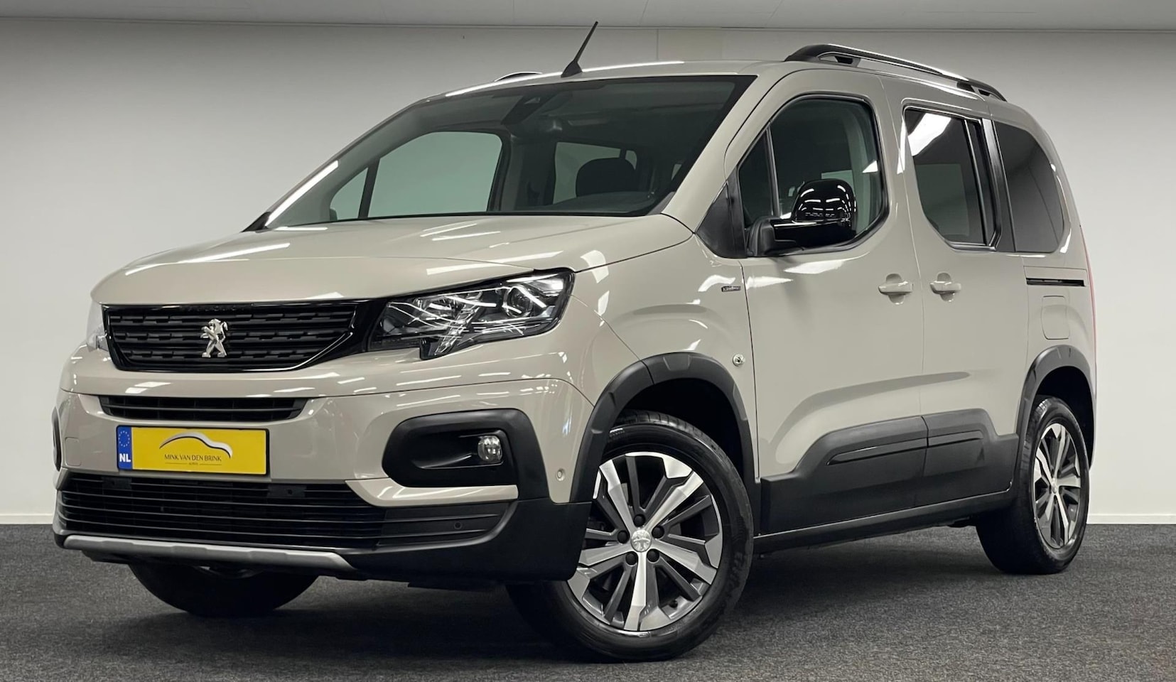 Peugeot Rifter - 1.2 Puretech GT-Line*20dkm*Navi*Camera*Carplay*UNIEK! - AutoWereld.nl