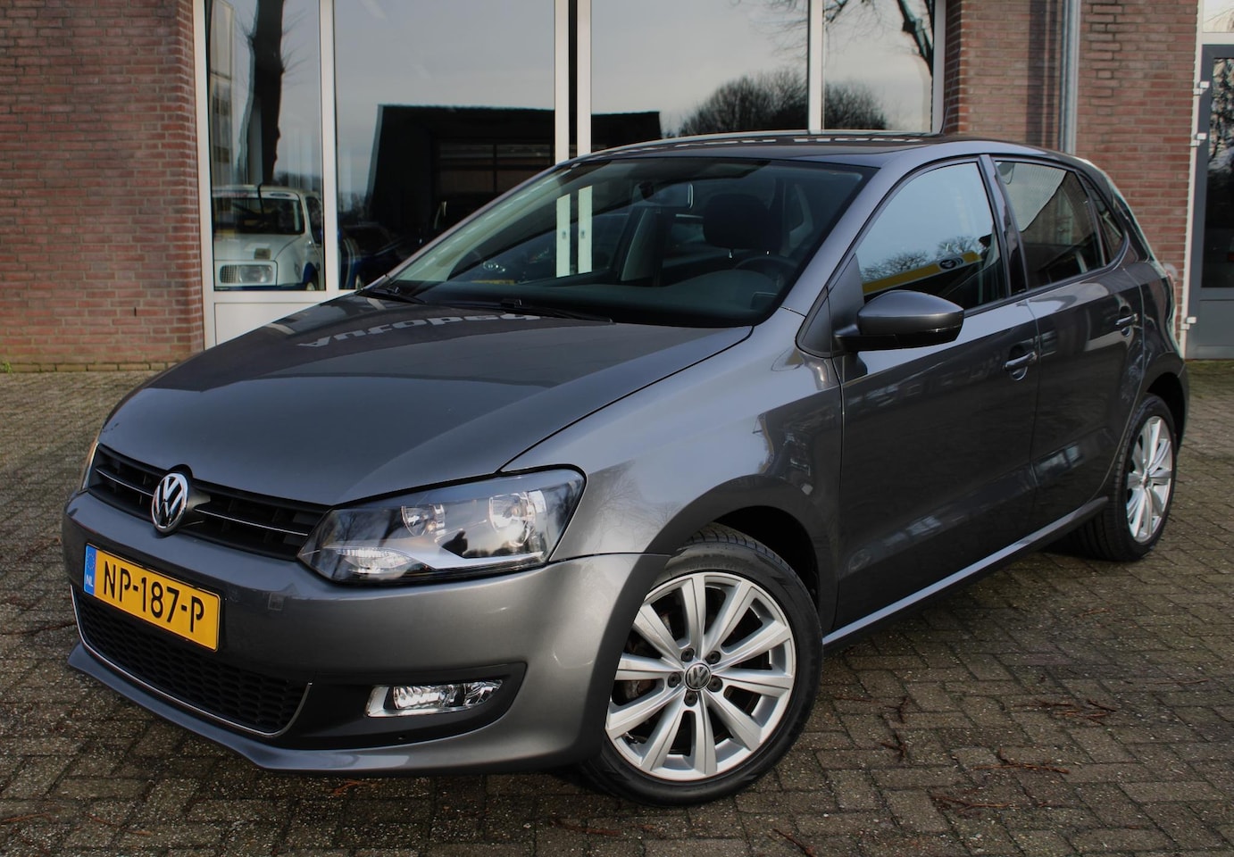 Volkswagen Polo - 1.4 DSG Airco, Parkeersens. A, 16" LMV, Boordcomputer, Elektrische ramen V en A, Leder - AutoWereld.nl