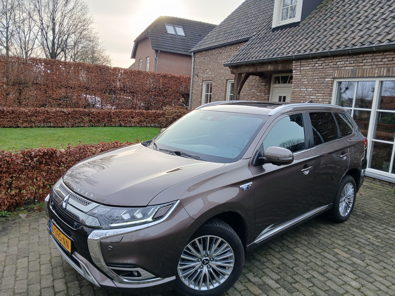 Mitsubishi Outlander - 2.4 PHEV Instyle+ - AutoWereld.nl