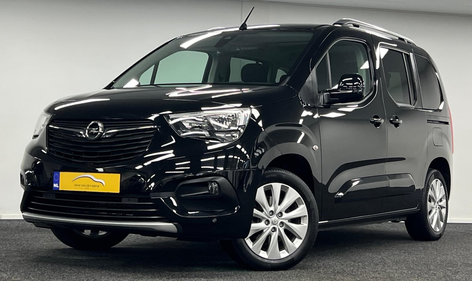 Opel Combo - 1.2 Turbo L1H1*5Persoons*Trekhaak*Camera*Navi*Carplay*CruiseContr! - AutoWereld.nl