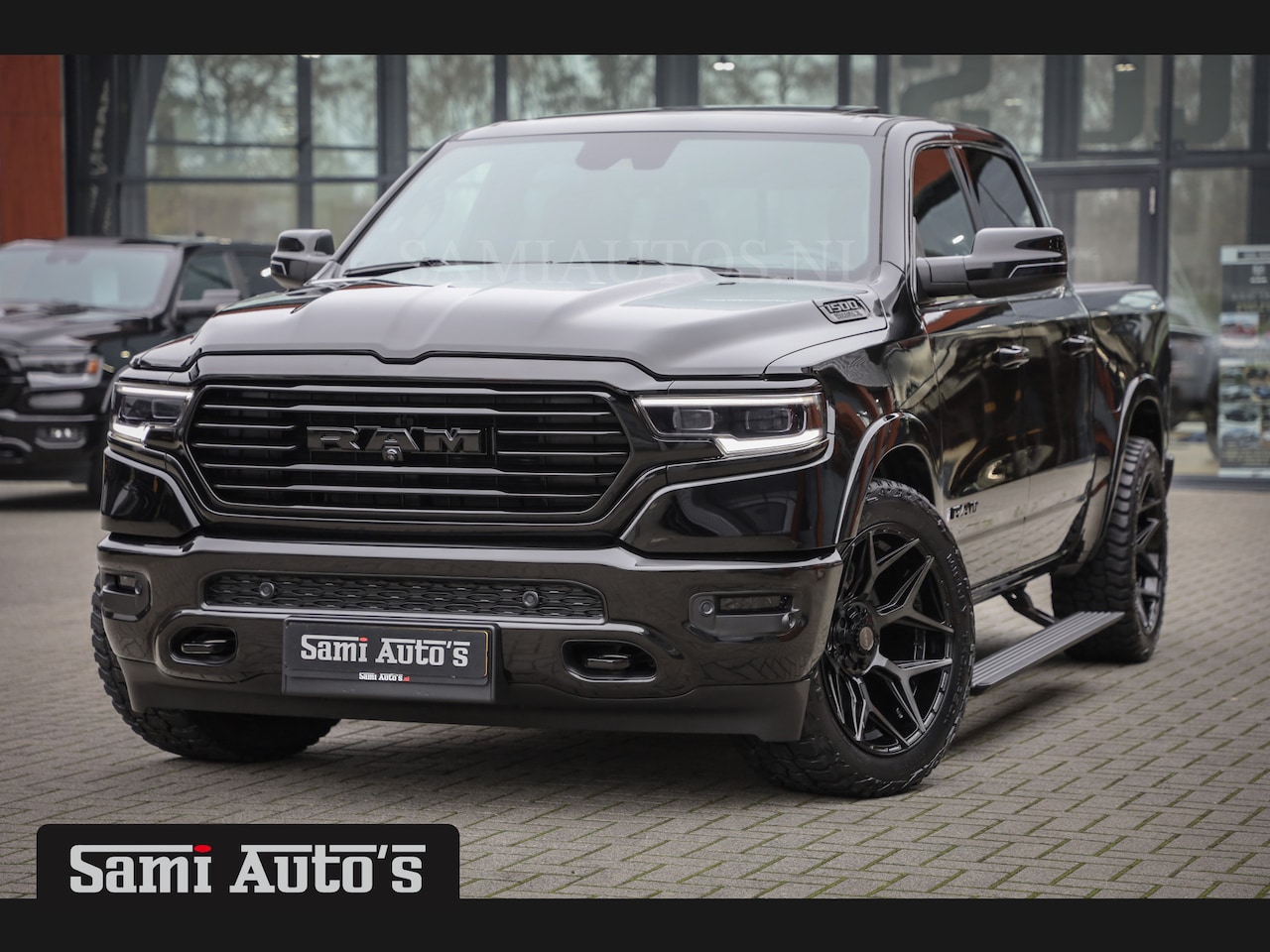 Dodge Ram 1500 - BLACK OPS LONGHORN | HUD & VIRTUAL | PRIJS MET LPG + HEAD UP ADG + DEKSEL + PANORAMADAK GW - AutoWereld.nl