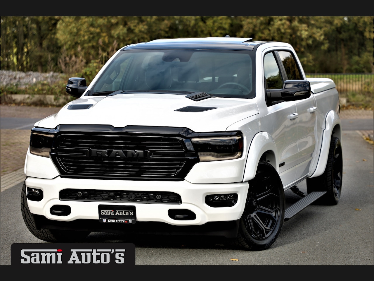 Dodge Ram 1500 - LARAMIE NIGHT | BOM VOL | LPG | HUD | VIRTUAL | LUCHTVERING | DEKSEL | PANORAMADAK | BRIGH - AutoWereld.nl