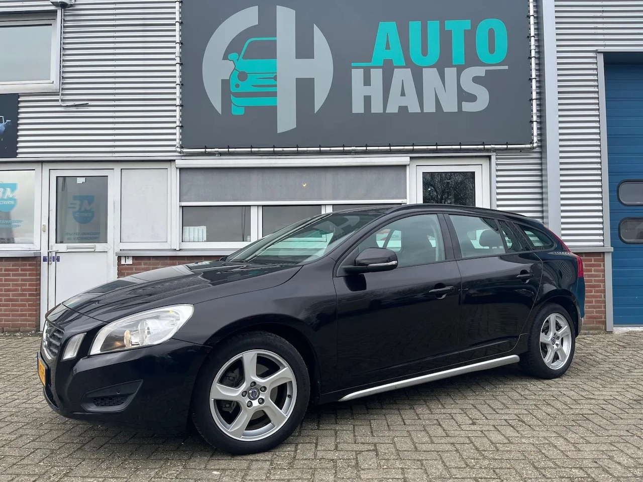 Volvo V60 - 1.6 T4 Kinetic | Automaat | trekhaak | - AutoWereld.nl