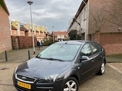 Ford Focus - 2.0-16V Titanium