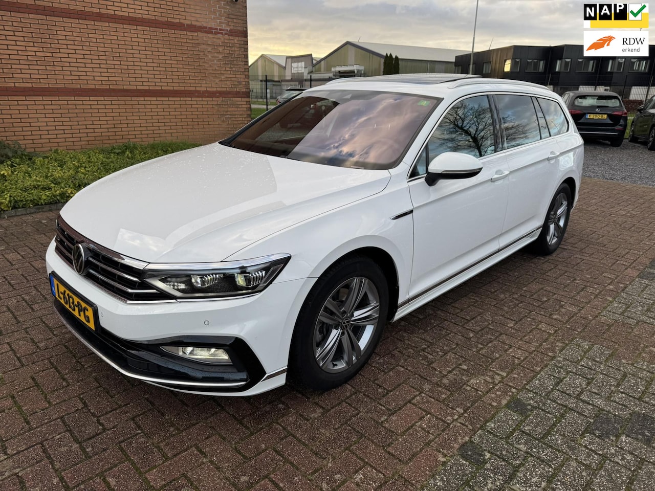 Volkswagen Passat Variant - 1.5 TSI R-Line Business + 1.5 TSI R-Line Business + Pano, Full Led, - AutoWereld.nl