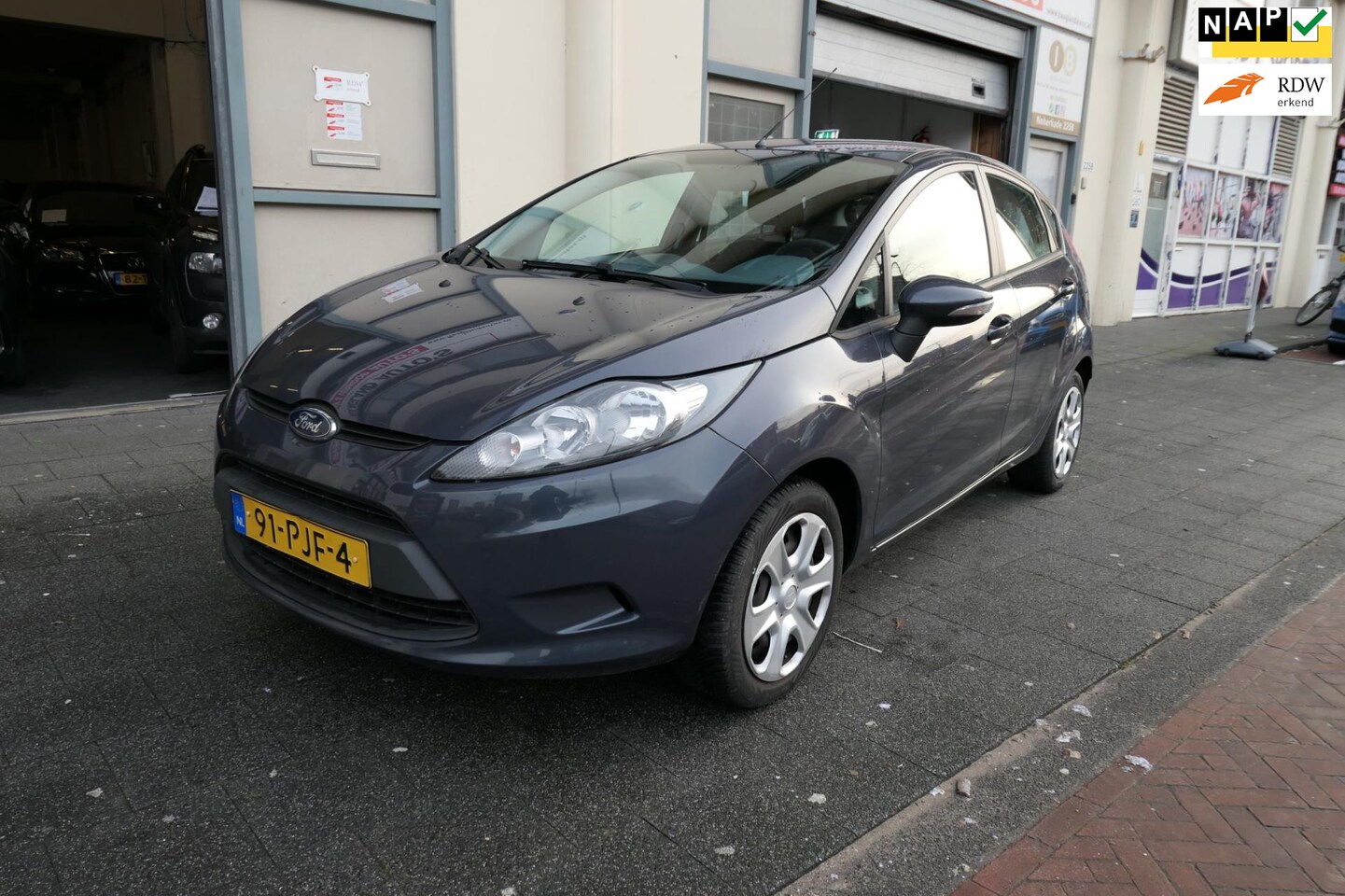 Ford Fiesta - 1.25 Limited Apk/Airco/Cd/5Drs/Boekjes/Nap/Elektrisch/Centraal - AutoWereld.nl