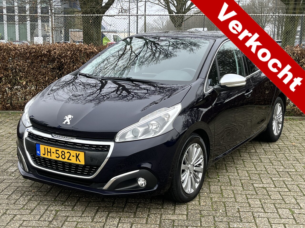 Peugeot 208 - 1.2 PureTech Allure Navigatie, Dealer onderhouden, Nieuwe all-season banden - AutoWereld.nl