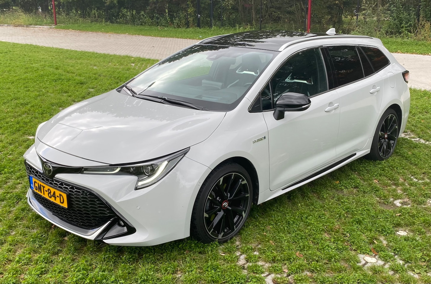 Toyota Corolla Touring Sports - 2.0 Hybrid GR-Sport Plus Panoramadak GARANTIE open dak Apple CarPlay/Android auto - AutoWereld.nl