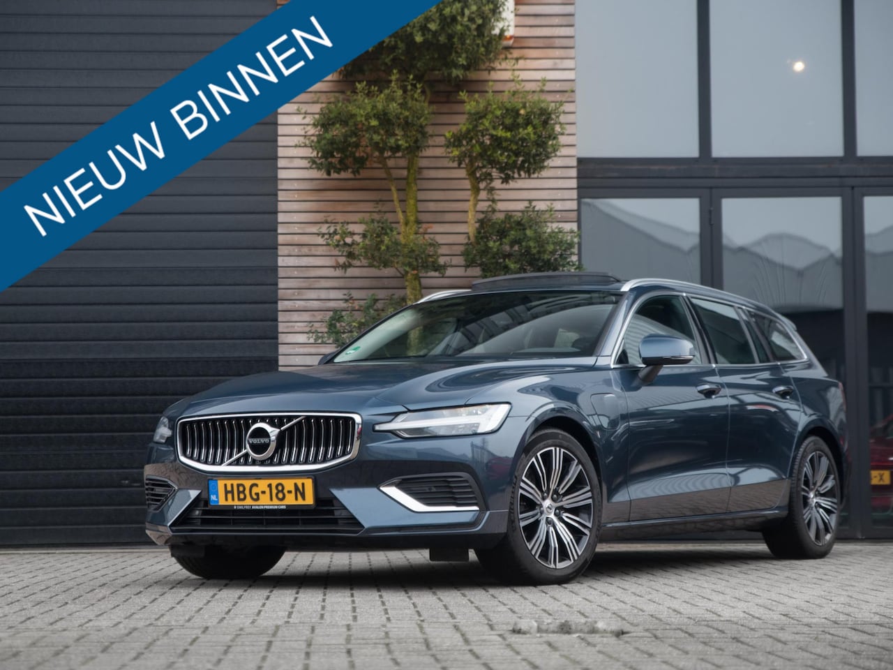 Volvo V60 - 2.0 T6 Recharge AWD R-Design Pano ACC Cam Stoelv - AutoWereld.nl