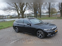 BMW 3-serie Touring - 320i High Executive Pano dak - Electrische trekhaak