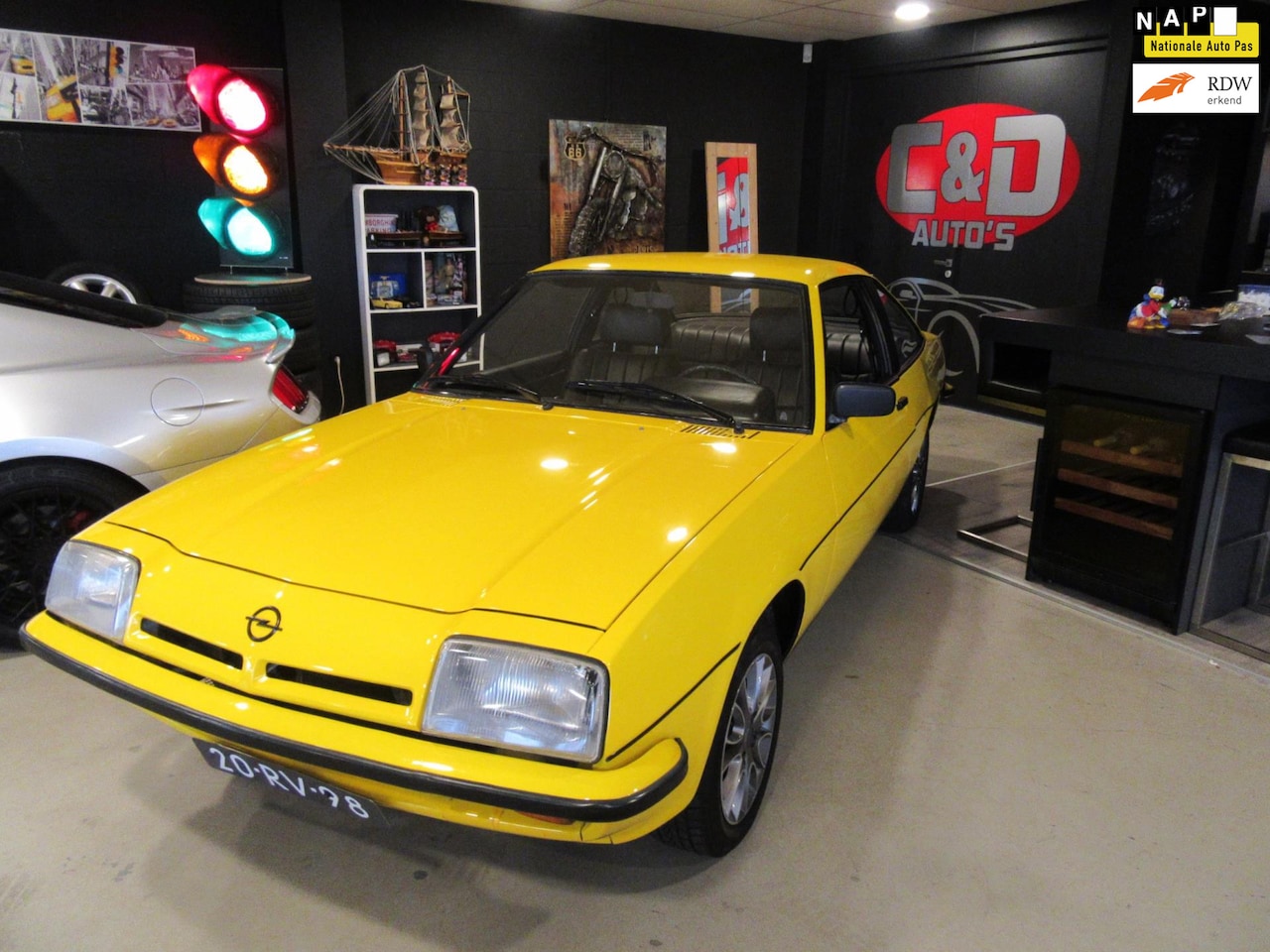 Opel Manta - 1.9 AUTOMAAT 1977 ORIG NL NWE LAK + INTERIEUR - AutoWereld.nl