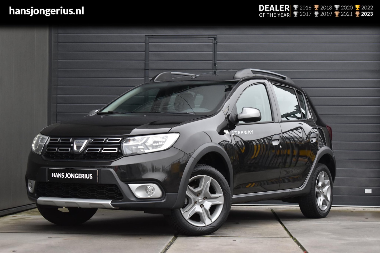 Dacia Sandero Stepway - TCe 90 Laureate | TREKHAAK | AIRCO | CRUISE CONTROL | ALL-SEASONBANDEN - AutoWereld.nl