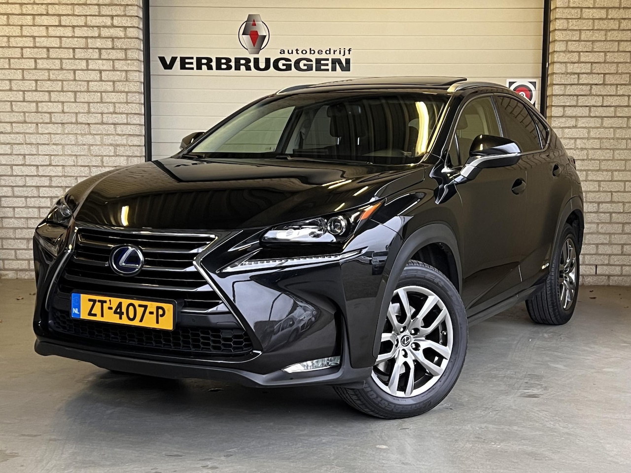 Lexus NX - 300h AWD Luxury Line | Dealer onder. | Adap.Cruise | Schuif\Kanteldak | Leder | All-in rij - AutoWereld.nl