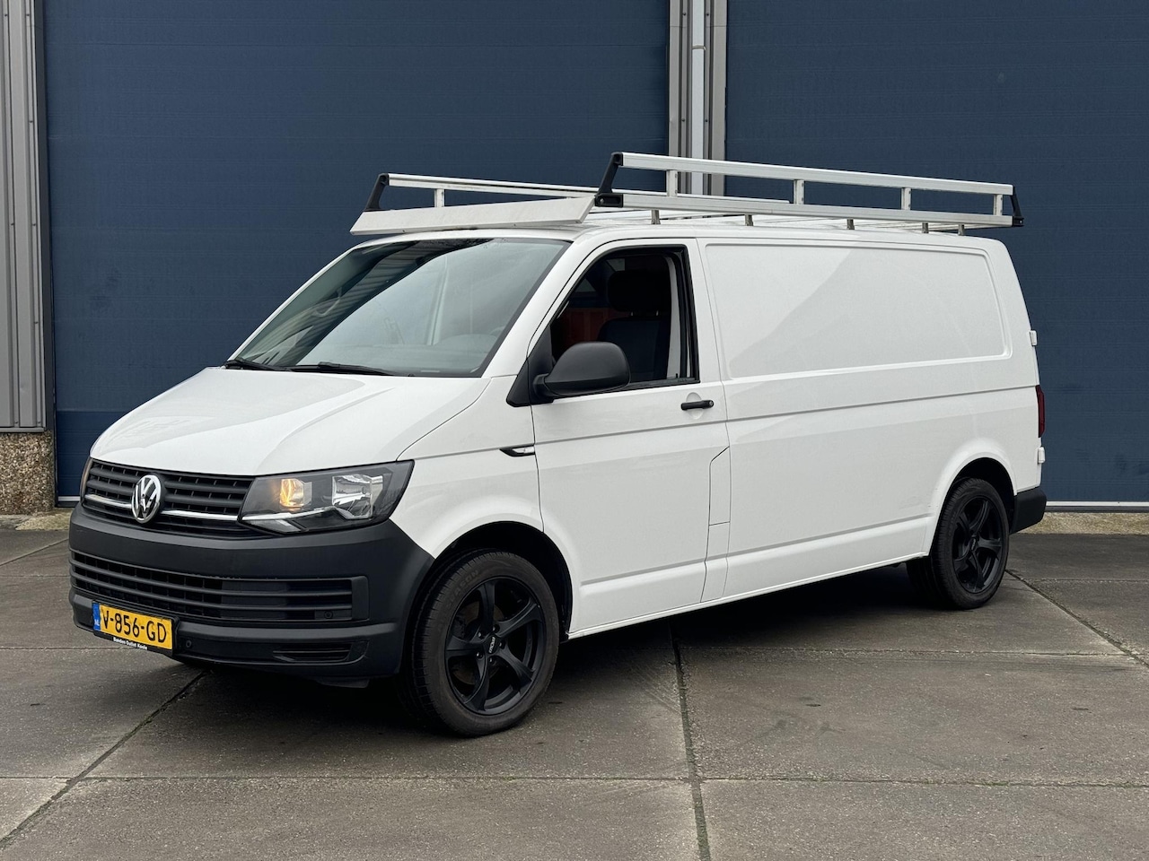 Volkswagen Transporter - 2.0 TDI L2H1 Comfortline AIRCO / CRUISE CONTROLE / NAVI / IMPERIAL / EURO 6 - AutoWereld.nl