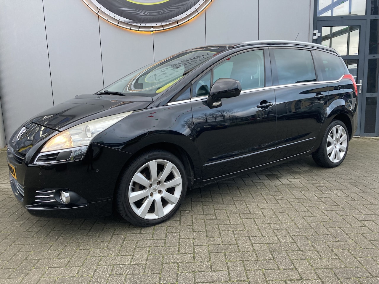 Peugeot 5008 - 1.6 GT Automaat | NAP | Trekhaak | Panoramadak | Navigatie | Blue tooth | Cruise contr. - AutoWereld.nl