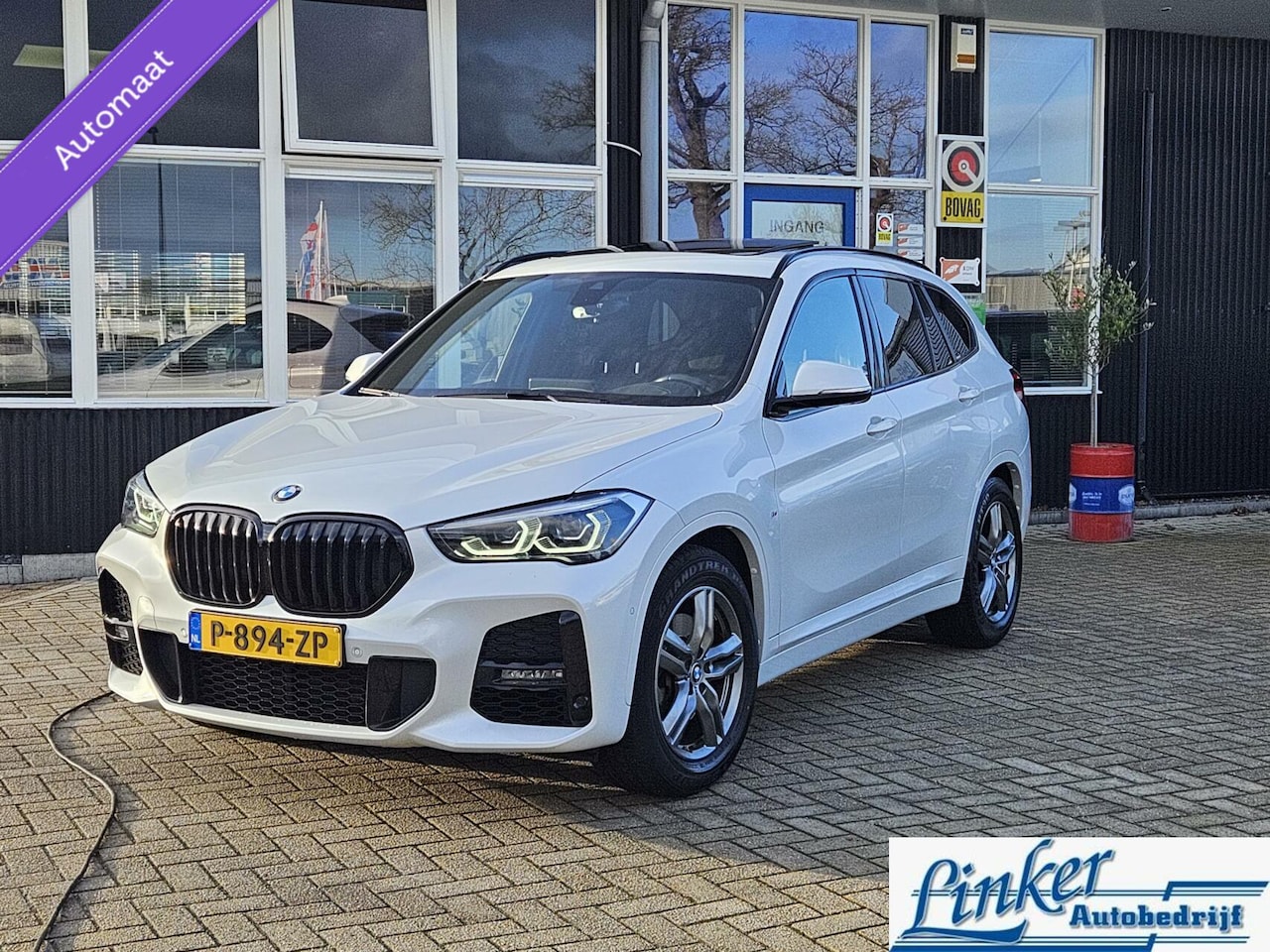 BMW X1 - sDrive20i Business Edition Plus M-SPORT NL-AUTO PANO TREKH - AutoWereld.nl