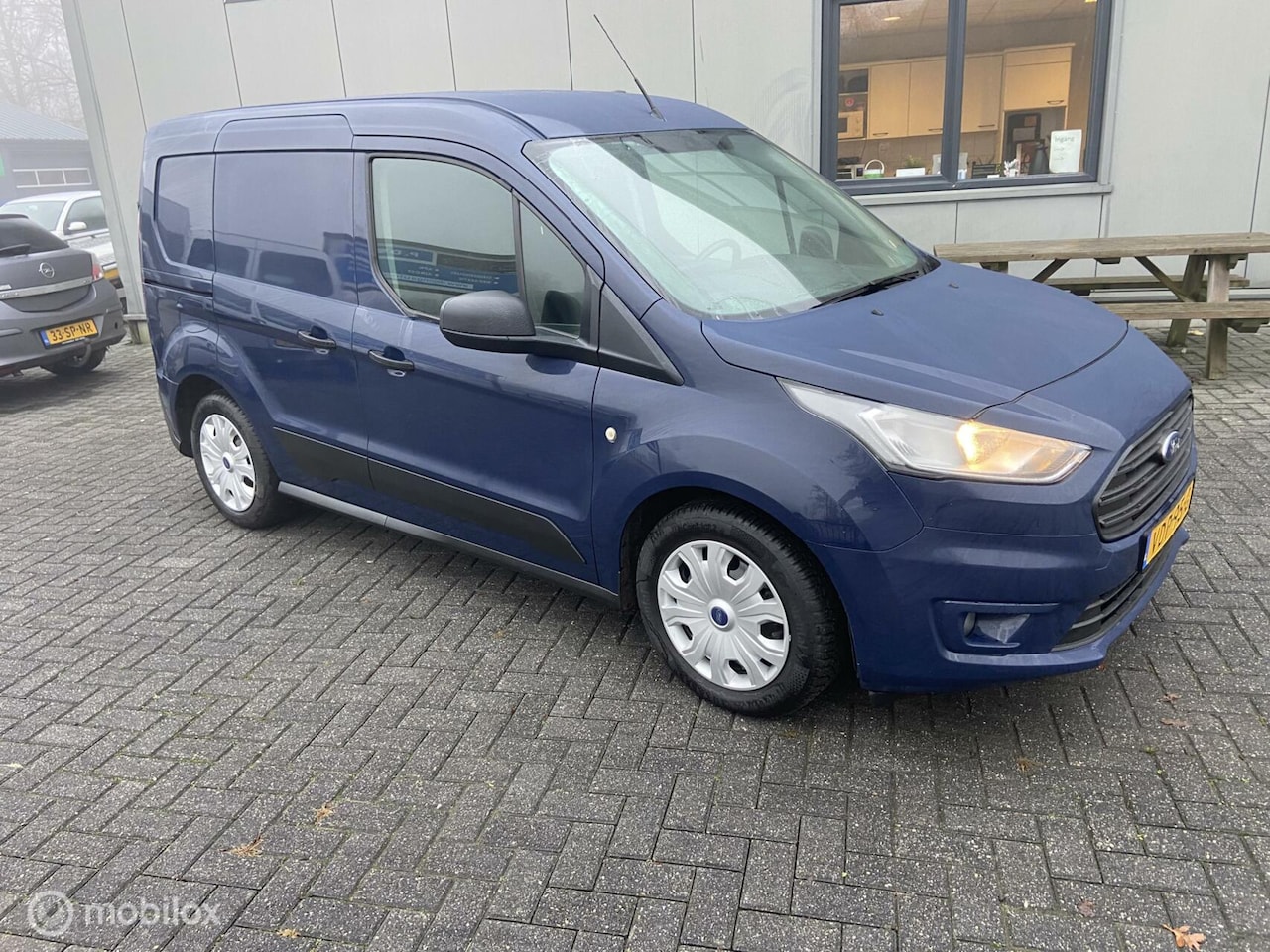 Ford Transit Connect - 1.5tdci Ambiente, 3 zitplaatsen, airco - AutoWereld.nl