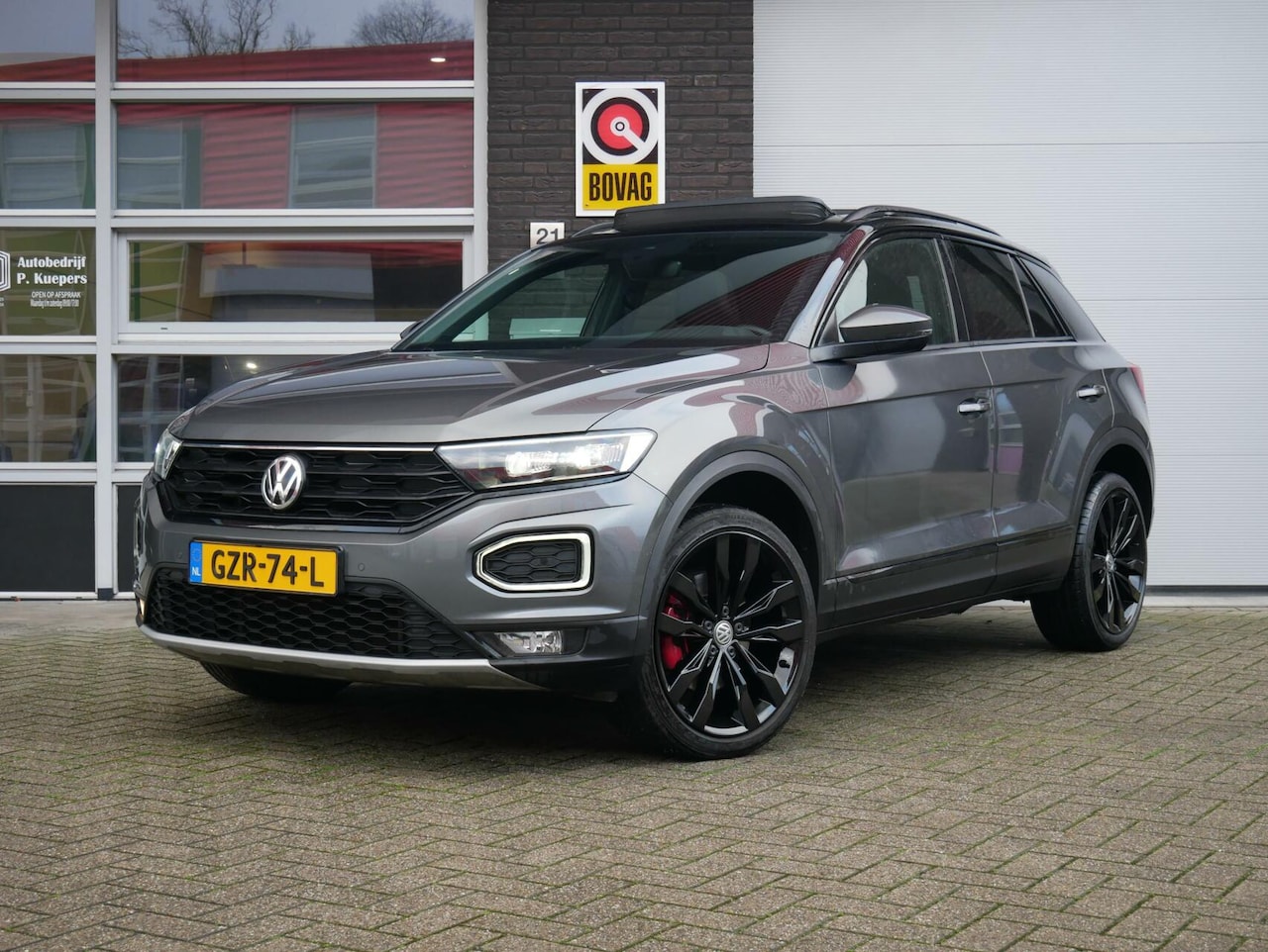 Volkswagen T-Roc - 1.5 TSI Sport Business R Pano| Navi+BT| Digi Dash| 1e Eigenaar - AutoWereld.nl