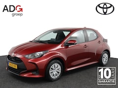 Toyota Yaris - 1.0 VVT-i Active | Trekhaak | Parelmoer Rood | Airco | Adaptieve Cruise Control | Dealer O