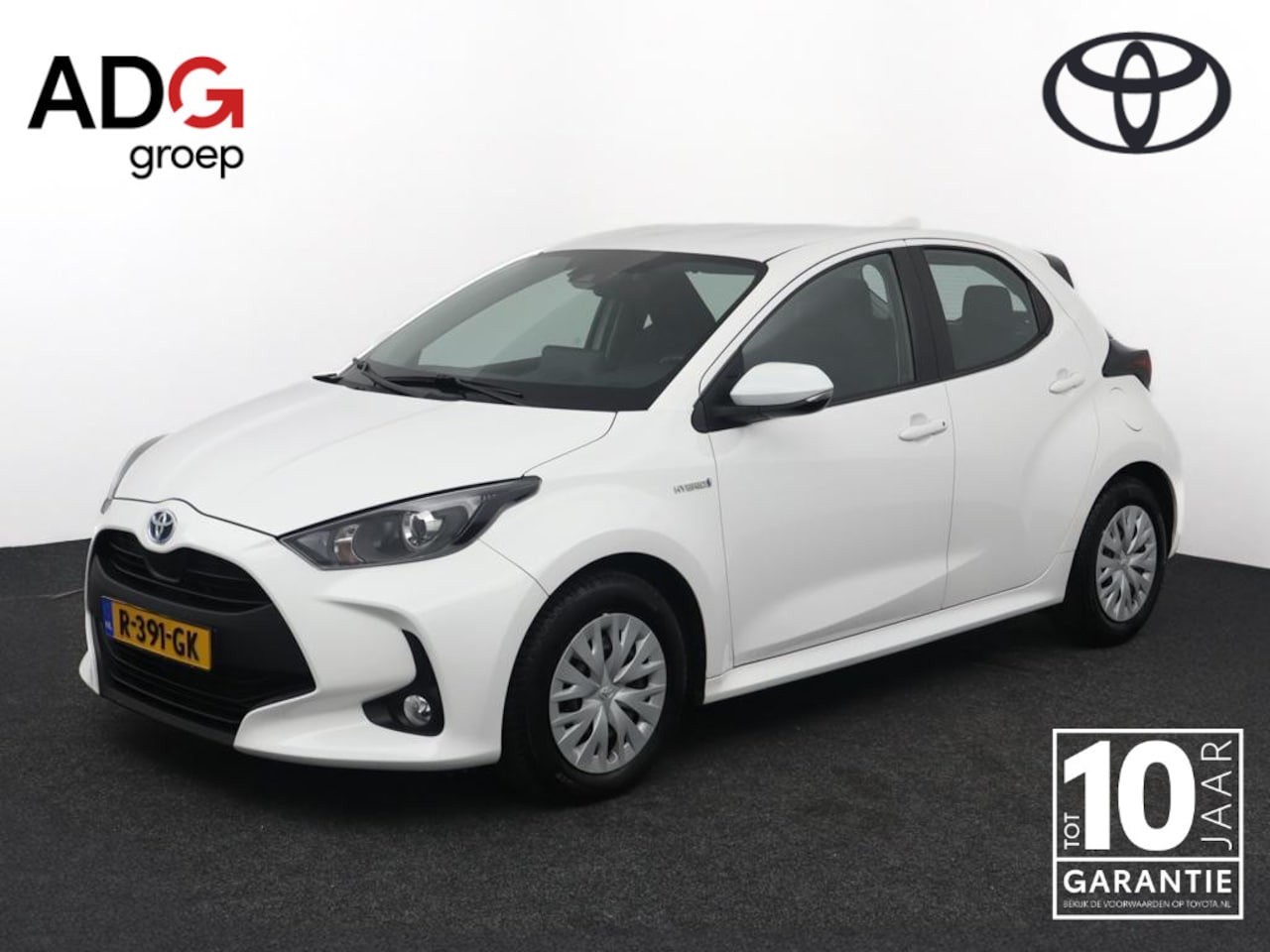 Toyota Yaris - 1.5 Hybrid | Navigatie | keyless entry en start | Climate control | All season banden | - AutoWereld.nl