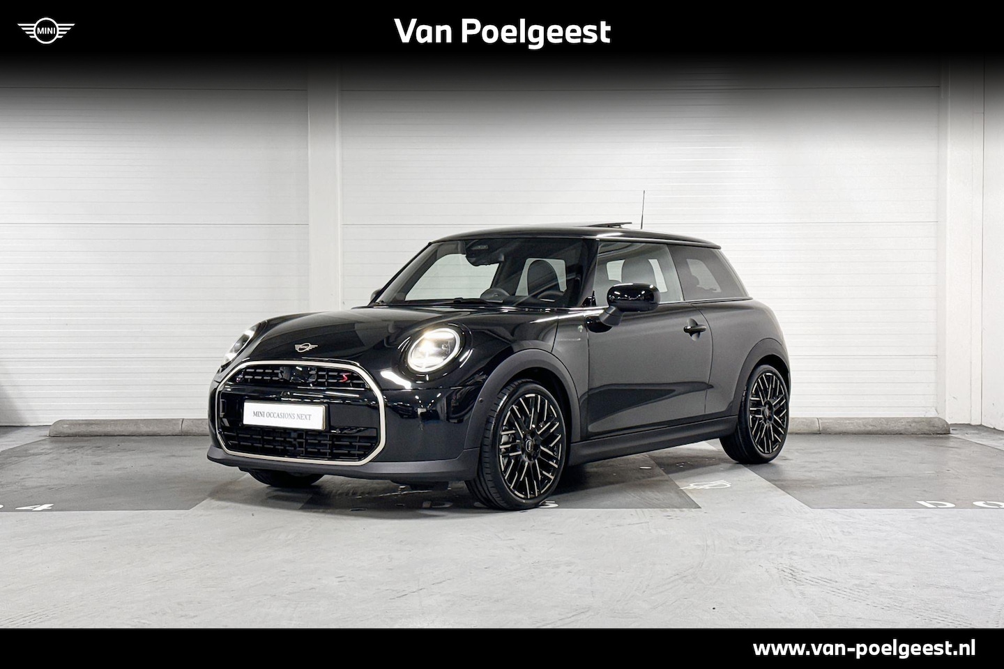 MINI Cooper S - | Favoured Trim| Pakket XL | 18" Night Flash Spoke two-tone | Selections - AutoWereld.nl