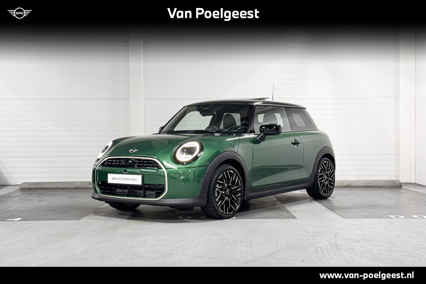 MINI Cooper - C | Favoured Trim | Pakket L | 18" Night Flash Spoke two-tone | Selections - AutoWereld.nl