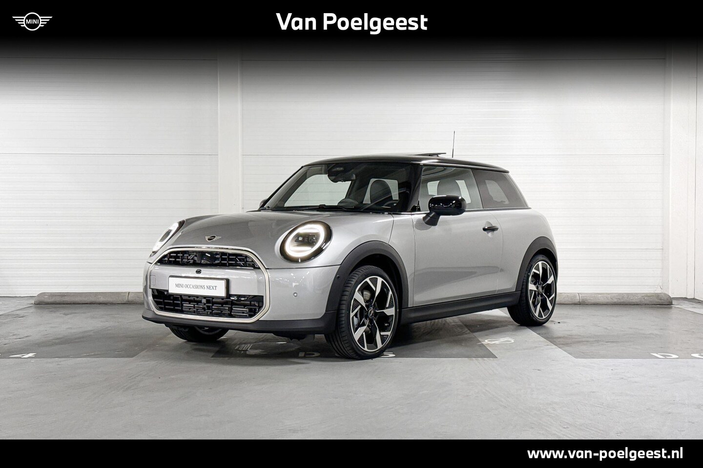 MINI Cooper - C | Favoured Trim | Pakket XL |  18" Slide Spoke Two-Tone | Selections - AutoWereld.nl