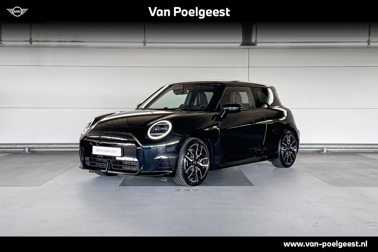 MINI Cooper - 3-deurs E | John Cooper Works | Pakket M | Selections - AutoWereld.nl