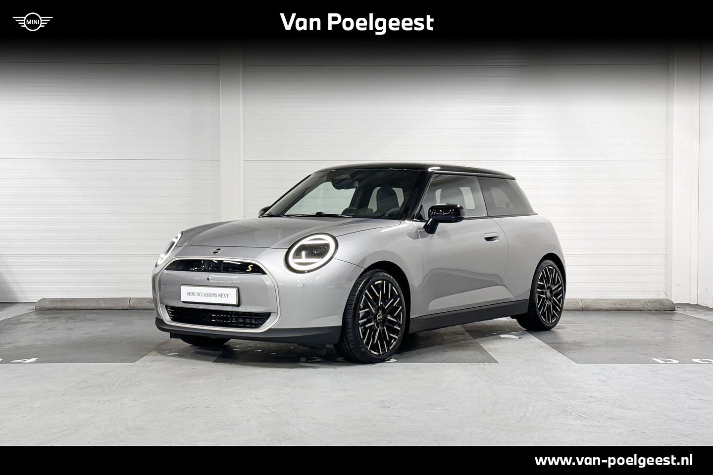 MINI Mini-Electric - Cooper SE | Favoured Trim | Pakket XL | 18" Night Flash Spoke two-tone | Selections - AutoWereld.nl