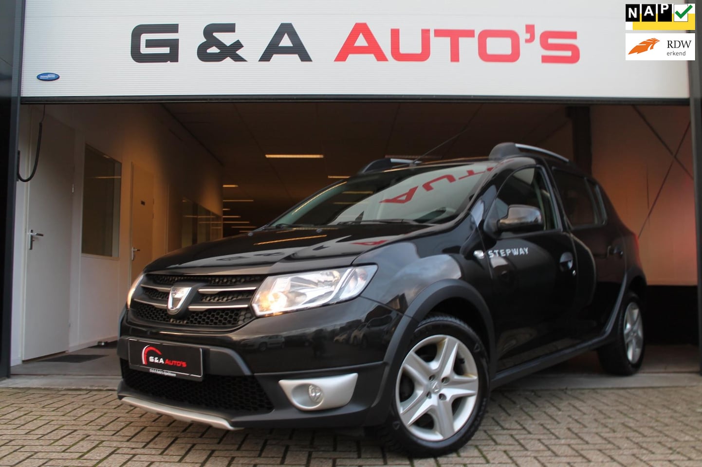 Dacia Sandero Stepway - 0.9 TCe NAVI / PDC / CRUISE CTRL / AC - AutoWereld.nl