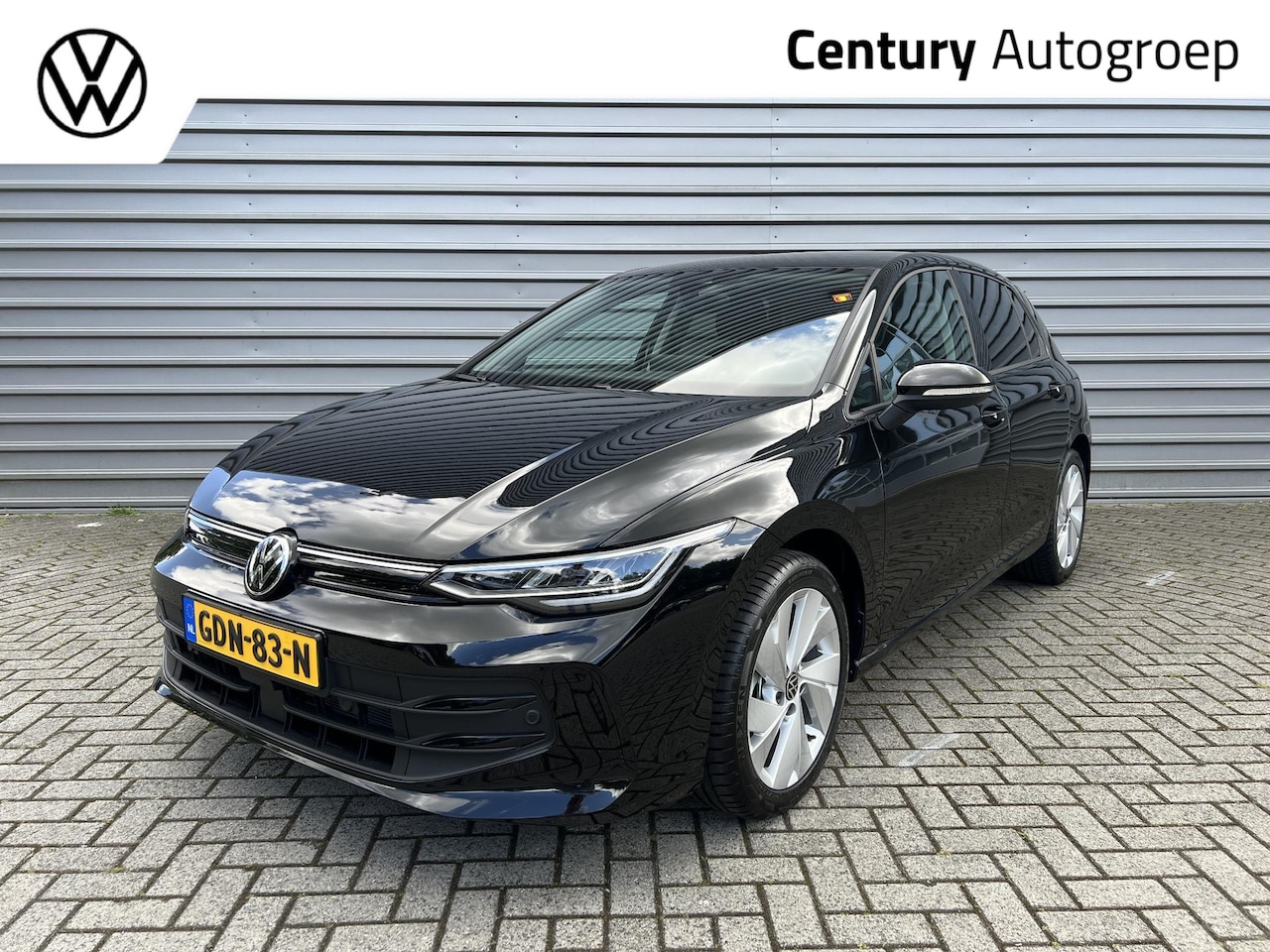 Volkswagen Golf - 1.5 eTSI Life Edition + ACC + LED - AutoWereld.nl