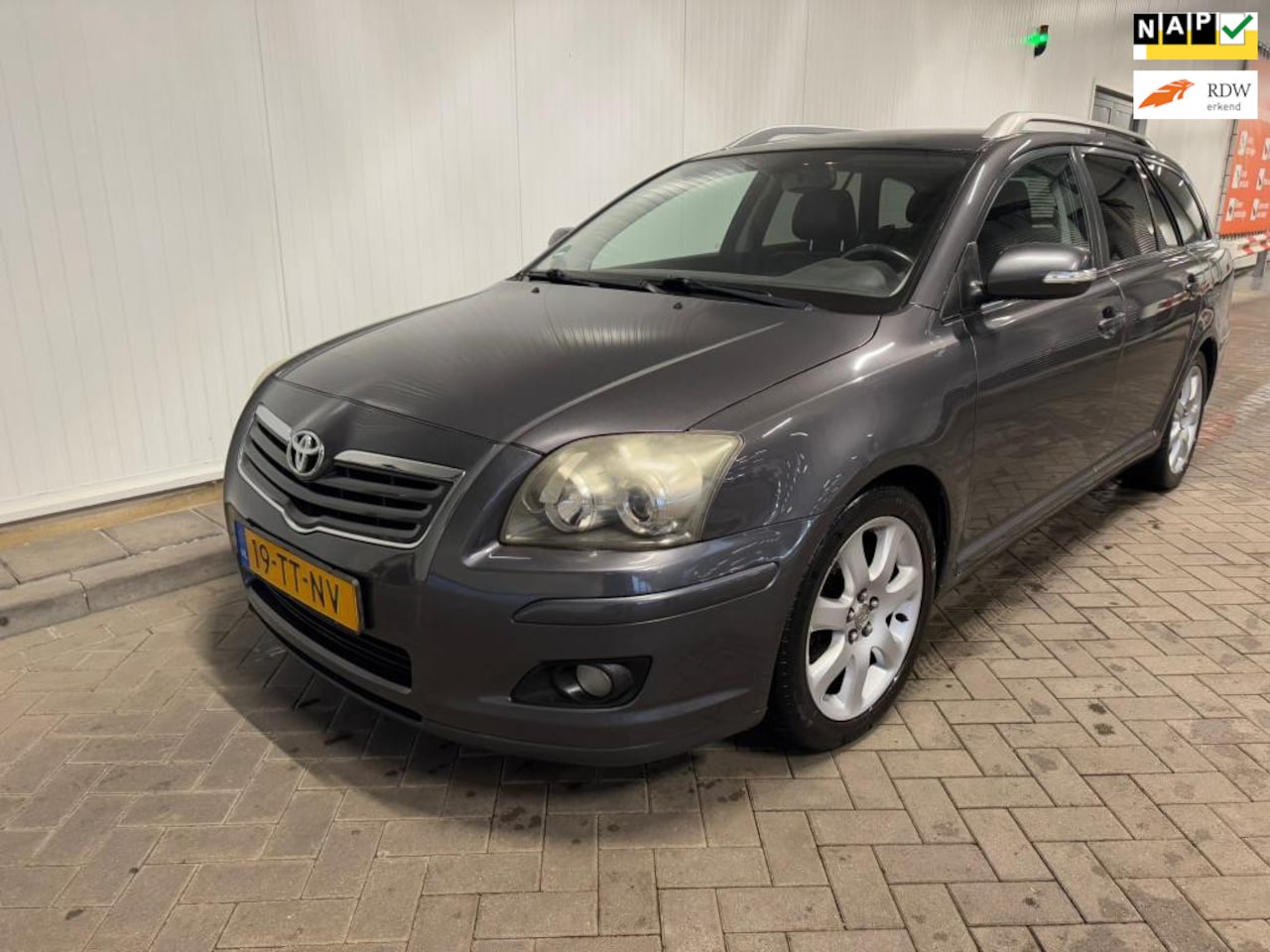 Toyota Avensis Wagon - 2.0 VVTi Executive 2.0 VVTi Executive - AutoWereld.nl