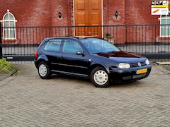 Volkswagen Golf - 1.4-16V Trendline / Lage Kilometers / Nap