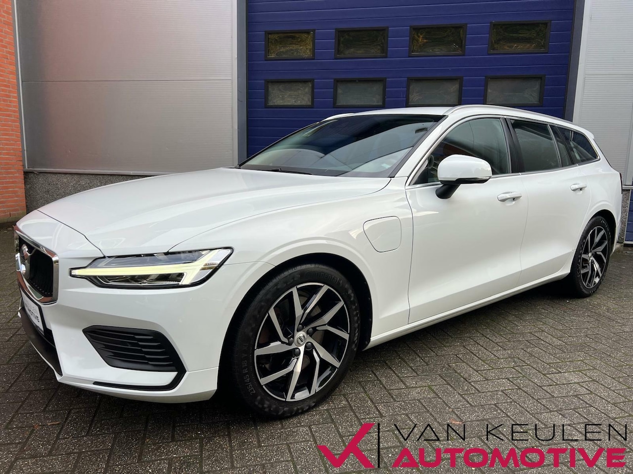 Volvo V60 - 2.0 T6 AWD Inscription PHEV l Nieuwstaat! - AutoWereld.nl