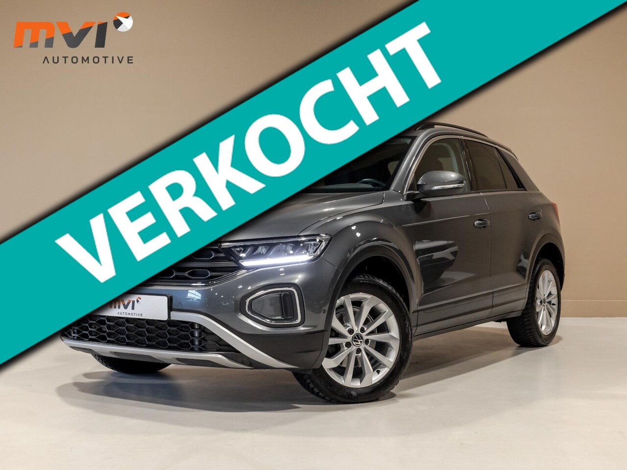 Volkswagen T-Roc - 1.5 TSI Life / 150pk / Adaptieve cruise control / Dodehoek herkenning / - AutoWereld.nl