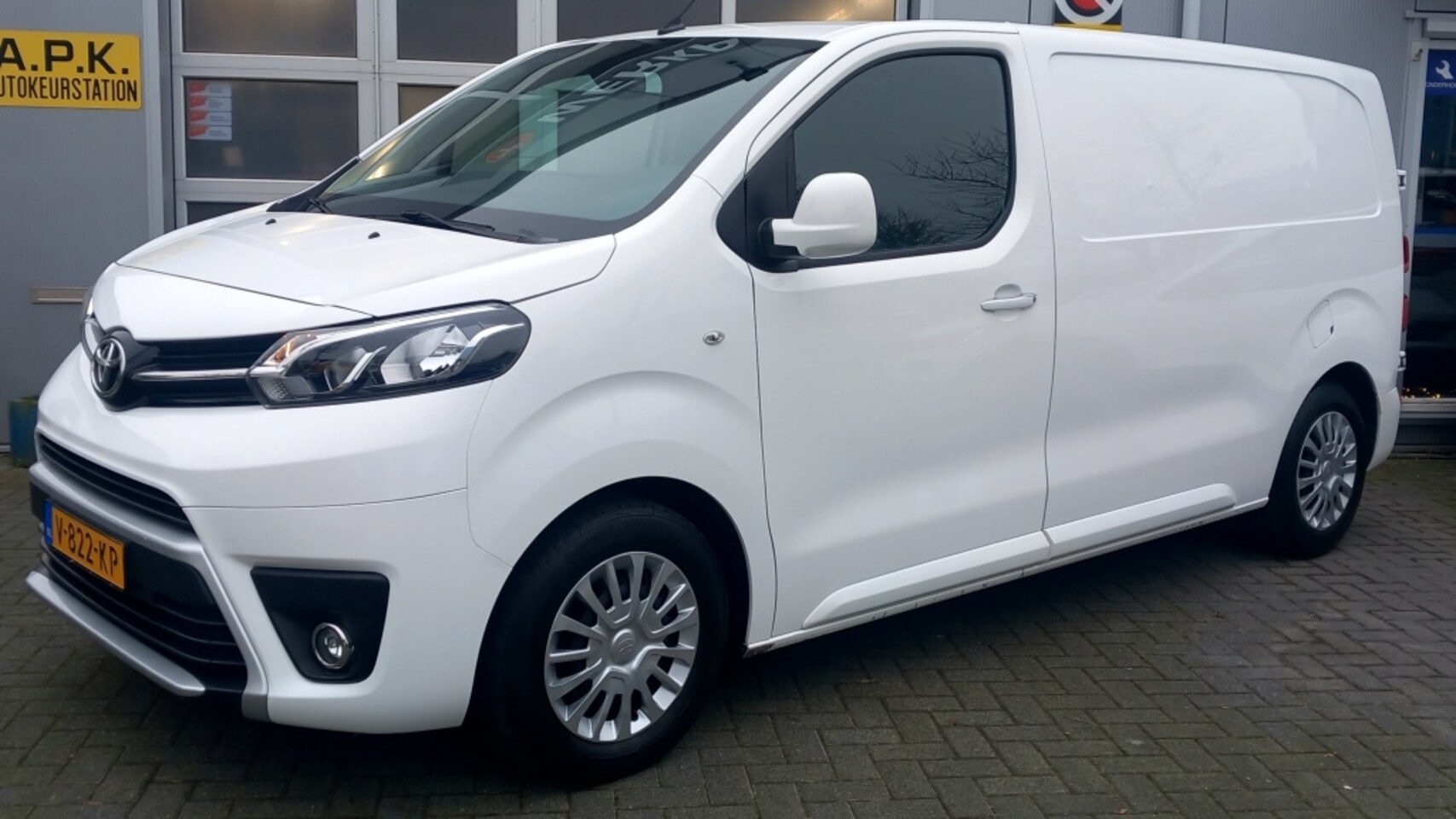 Toyota ProAce Worker - 1.6 D-4D Professional *navi*camera*airco*keyless* - AutoWereld.nl