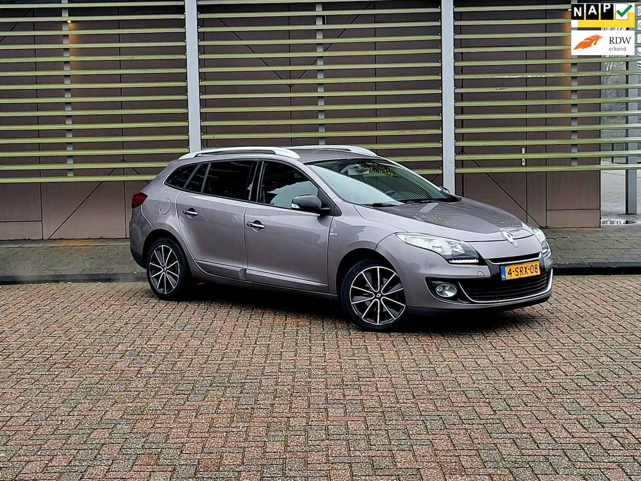 Renault Mégane Estate - 1.2 TCe Bose / 1e Eigenaar / Camera / Pdc / Navi / Nieuwe Apk - AutoWereld.nl