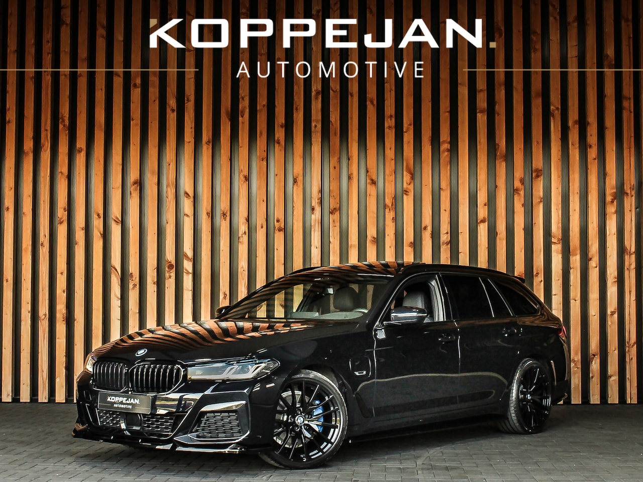 BMW 5-serie Touring - 530e 292PK High Executive M-Sport | LASER LED | HEAD-UP | PANORAMADAK | SHADOW LINE | ADAP - AutoWereld.nl