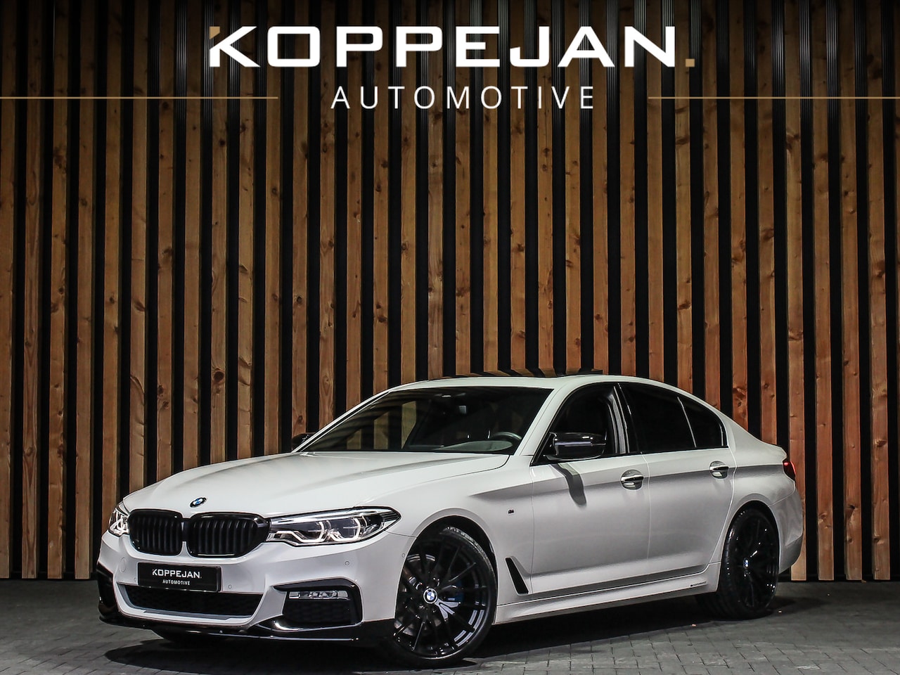 BMW 5-serie - 520i 184PK Automaat High Executive M-Sport | SCHUIF/KANTELDAK | NAVI PRO | CAMERA | LEDER - AutoWereld.nl